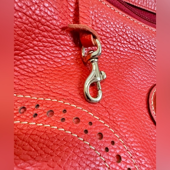 Dooney & Bourke Vintage Y2K Red Pebbled Leather Round Logo Zipper Shoulder Bag - Picture 7 of 16